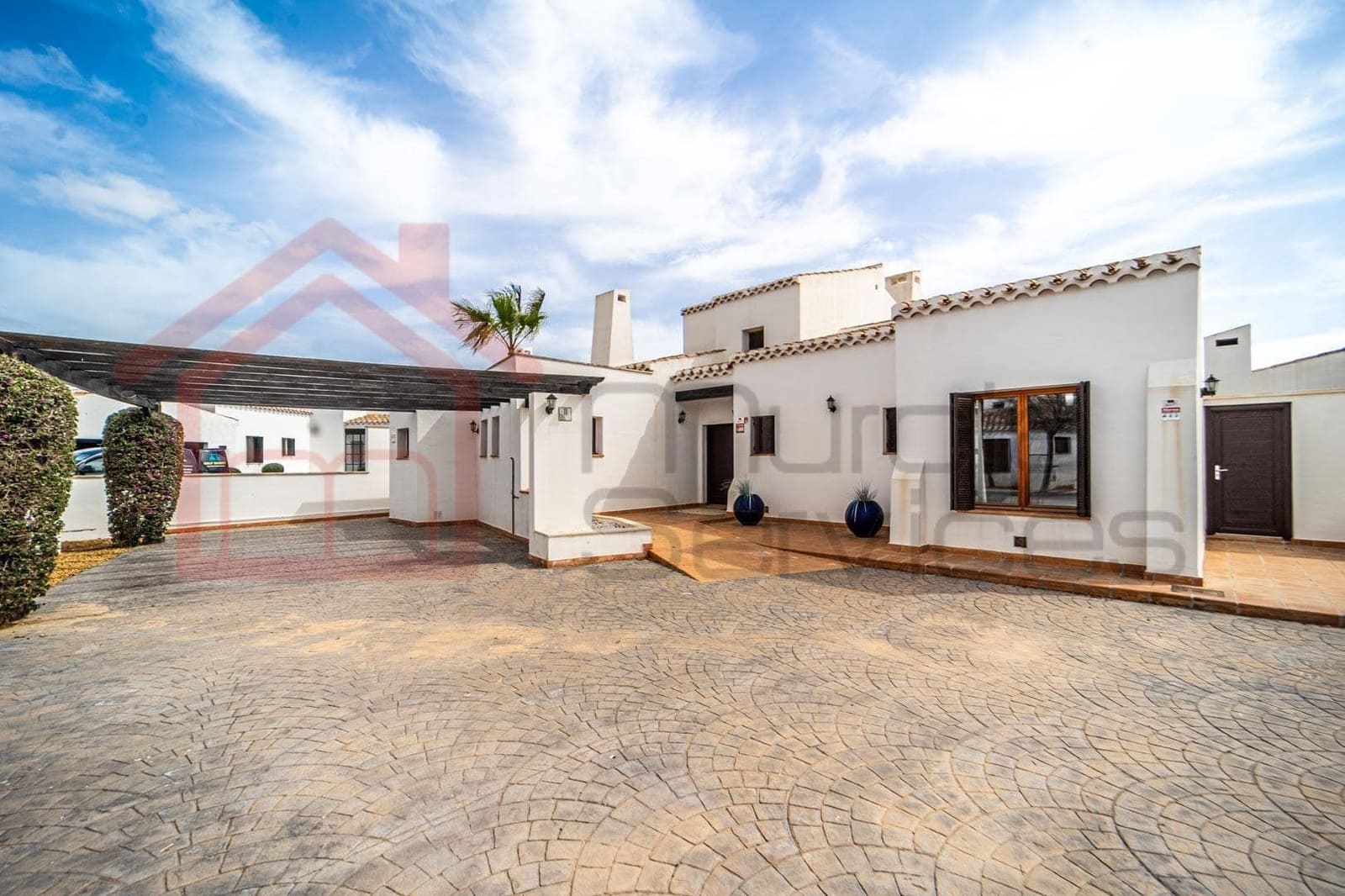 Chalet de 4 habitaciones en El Valle Golf Resort en venta con piscina - 595.000 € (Ref: 9979831)