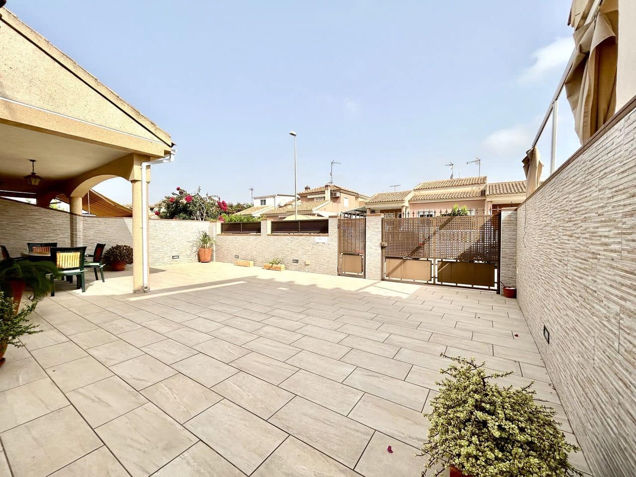 Casa de 3 habitaciones en Torre de la Horadada en venta con garaje - 399.000 € (Ref: 9979848)