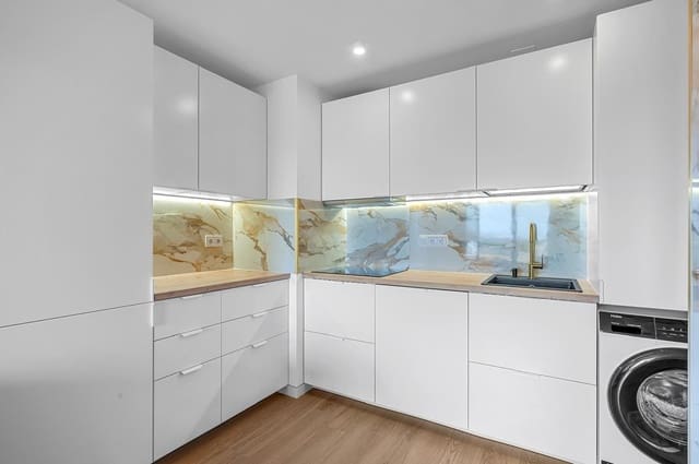 Ático de 2 habitaciones en Punta Prima, Torrevieja en venta con piscina - 225.000 € (Ref: 9987017)