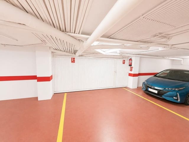 Garage for rent in Centro, Torrevieja - € 300 (Ref: 9995152)