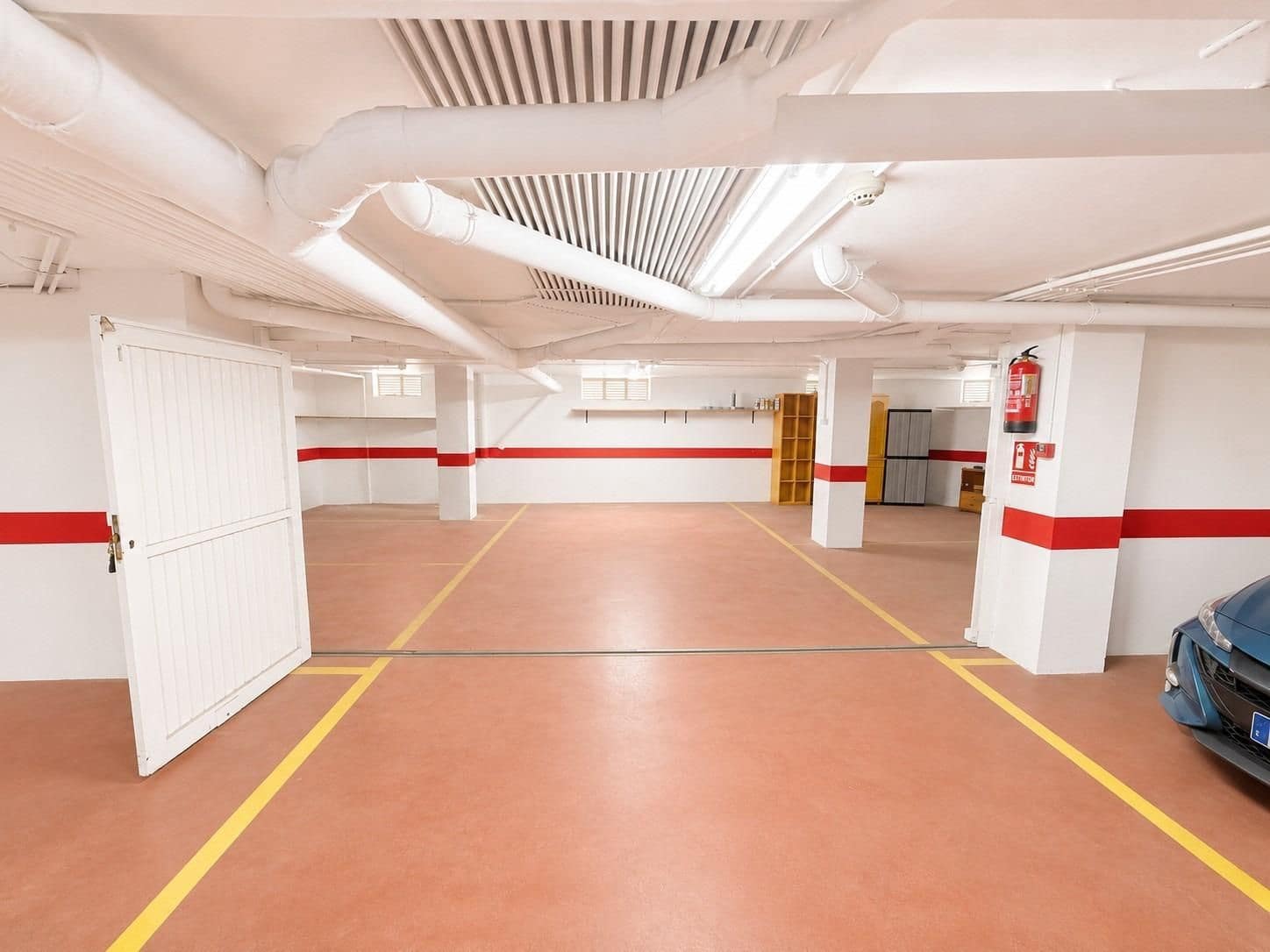 Garage for rent in Torrevieja - € 300 (Ref: 9995152)