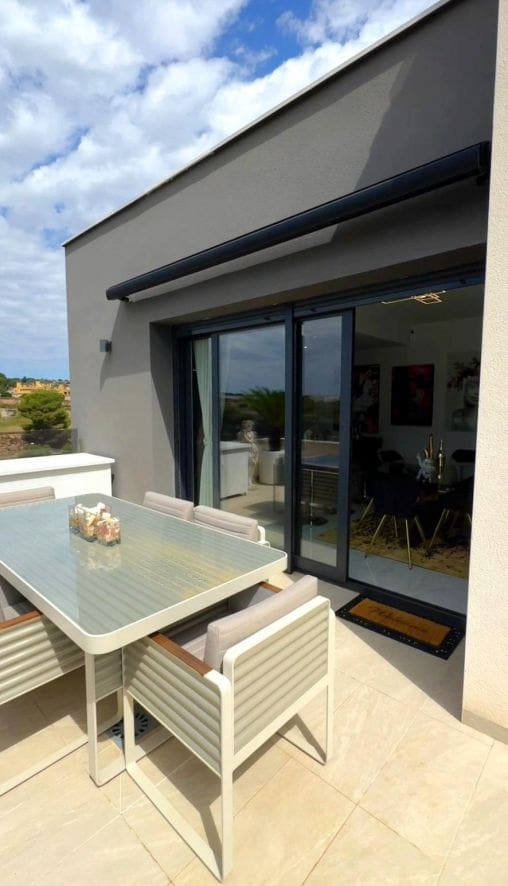 3 makuuhuone Kattohuoneisto myytävänä paikassa Orihuela Costa mukana uima-altaan - 529 000 € (Ref: 9995153)