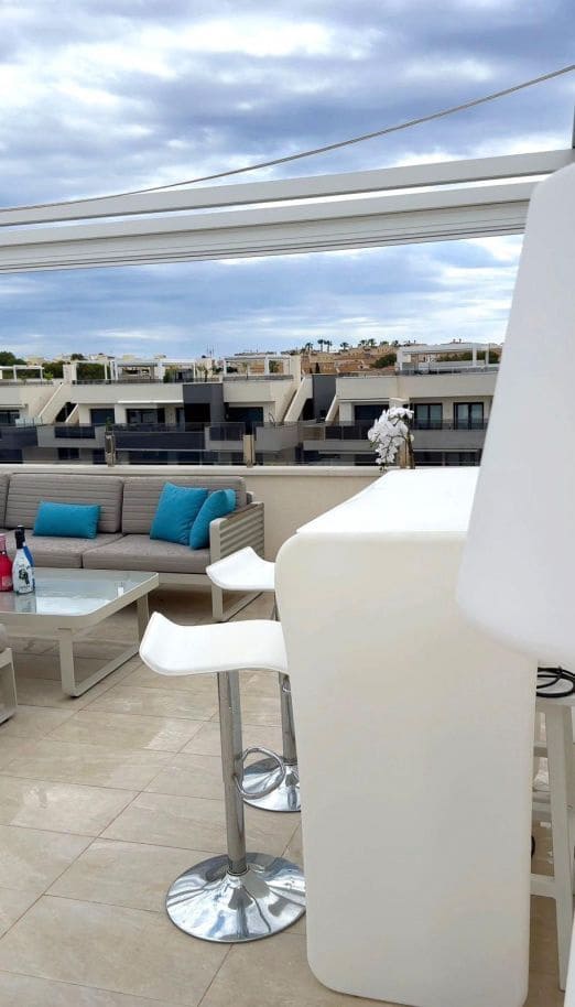 3 makuuhuone Kattohuoneisto myytävänä paikassa Orihuela Costa mukana uima-altaan - 529 000 € (Ref: 9995153)