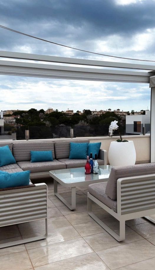 3 makuuhuone Kattohuoneisto myytävänä paikassa Orihuela Costa mukana uima-altaan - 529 000 € (Ref: 9995153)