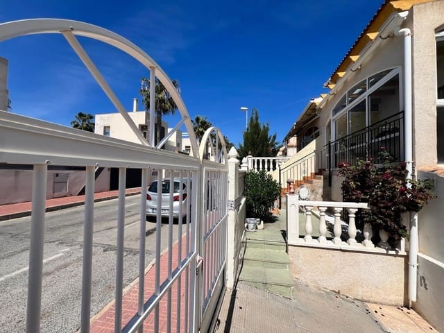 Chalet de 3 habitaciones en Torreblanca, Torrevieja en venta con piscina - 315.000 € (Ref: 9995163)