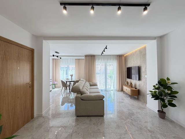 3 slaapkamer Penthouse te koop in Torrevieja - € 229.000 (Ref: 9995825)