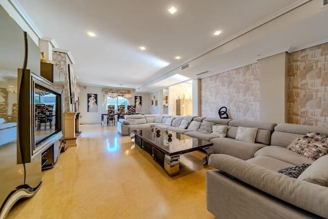5 slaapkamer Villa te koop in La Mata, Torrevieja - € 1.170.000 (Ref: 9995827)