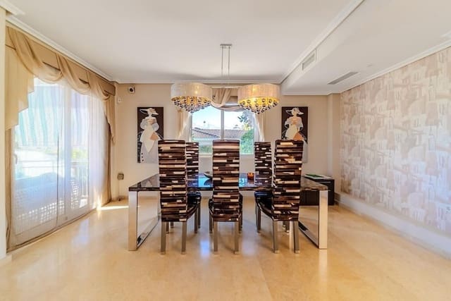 5 slaapkamer Villa te koop in La Mata, Torrevieja - € 1.170.000 (Ref: 9995827)