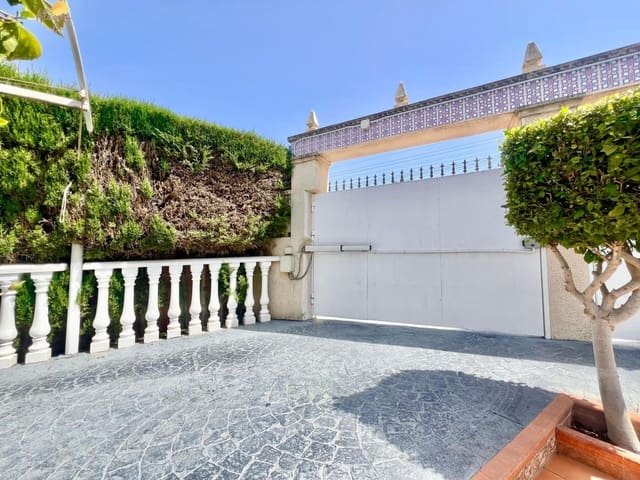 3 slaapkamer Villa te koop in La Siesta, Torrevieja met zwembad - € 490.000 (Ref: 9995830)
