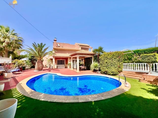 3 slaapkamer Villa te koop in La Siesta, Torrevieja met zwembad - € 490.000 (Ref: 9995830)