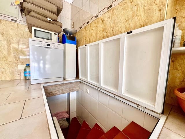3 slaapkamer Villa te koop in La Siesta, Torrevieja met zwembad - € 490.000 (Ref: 9995830)
