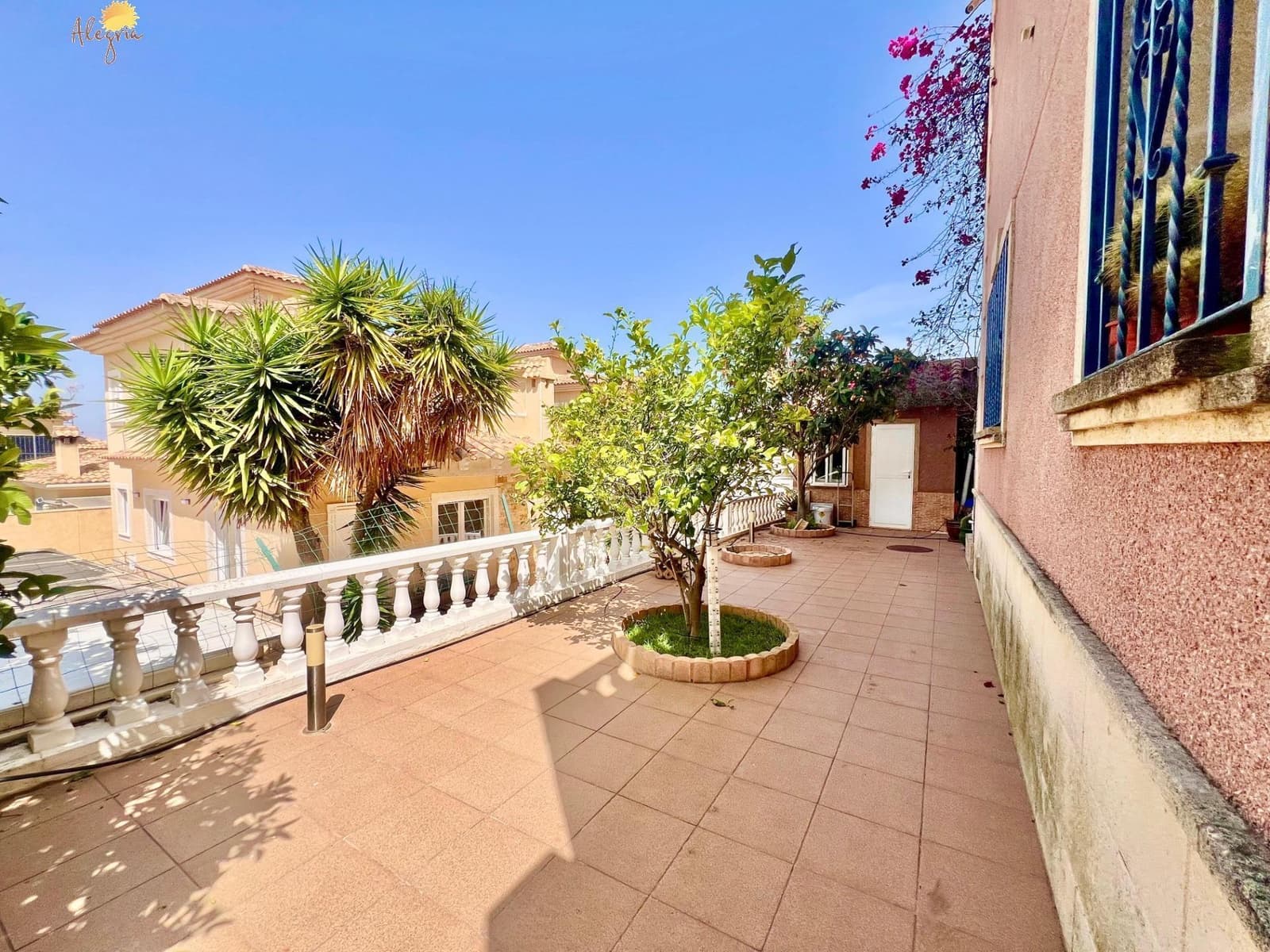3 slaapkamer Villa te koop in La Siesta met zwembad - € 490.000 (Ref: 9995830)