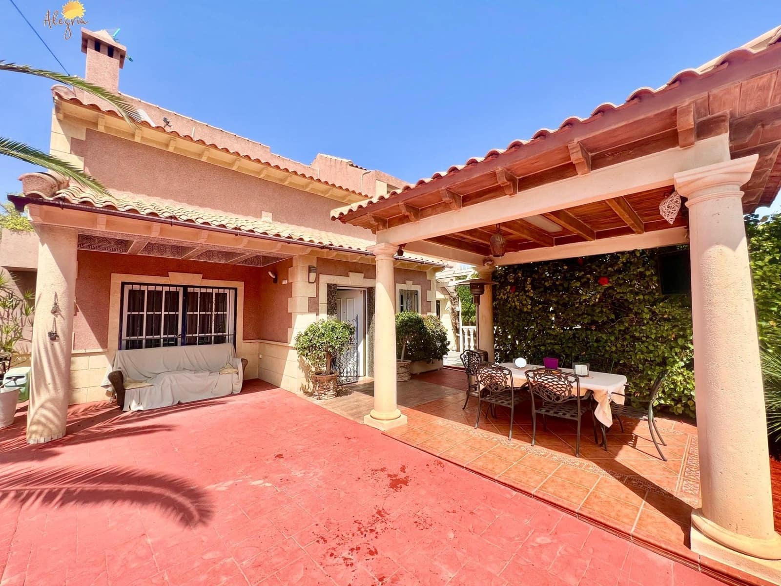 3 slaapkamer Villa te koop in La Siesta met zwembad - € 490.000 (Ref: 9995830)