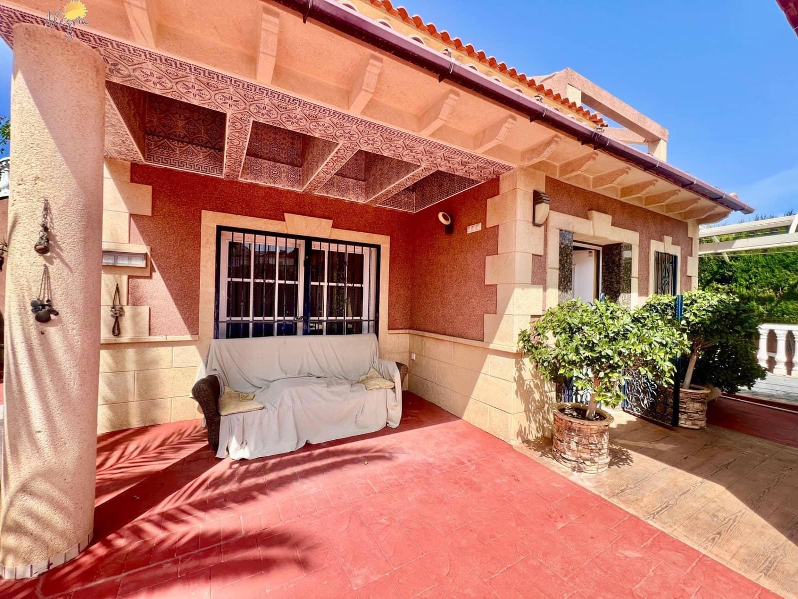 3 slaapkamer Villa te koop in La Siesta met zwembad - € 490.000 (Ref: 9995830)