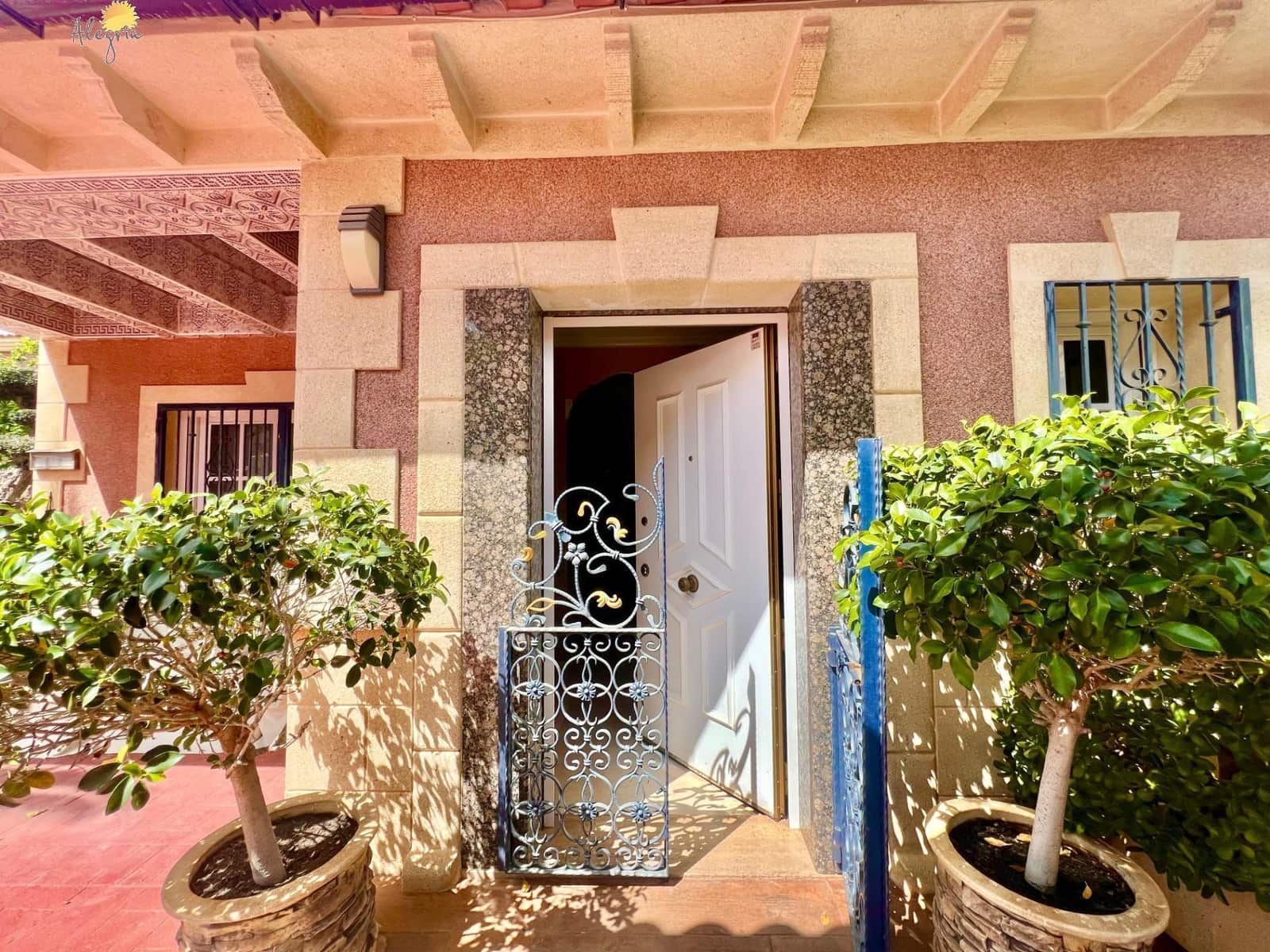 3 slaapkamer Villa te koop in La Siesta met zwembad - € 490.000 (Ref: 9995830)