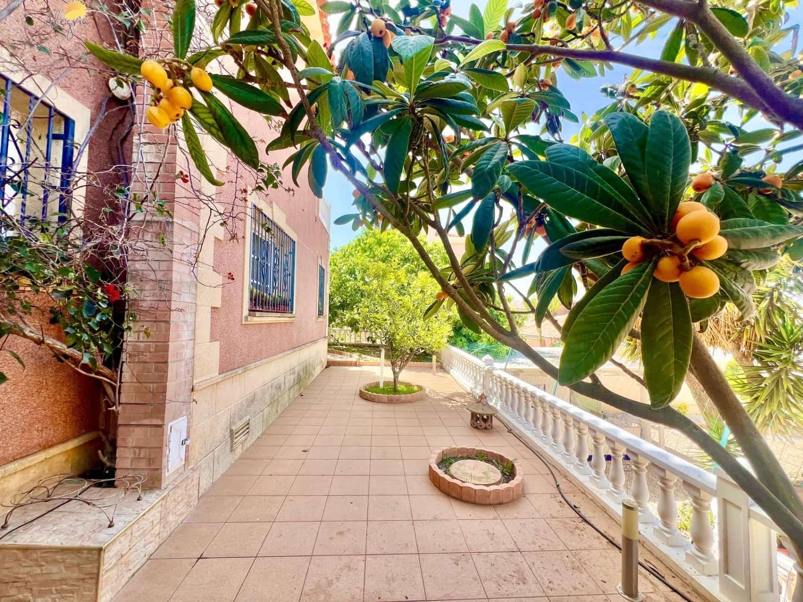 3 slaapkamer Villa te koop in La Siesta met zwembad - € 490.000 (Ref: 9995830)
