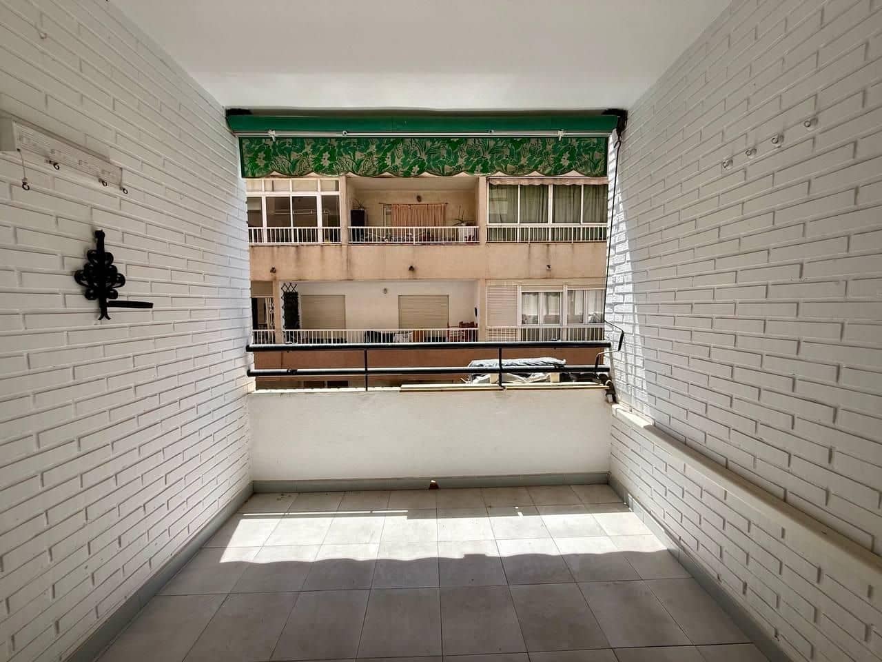 2 bedroom Apartment for sale in Torrevieja - € 129,000 (Ref: 9995836)