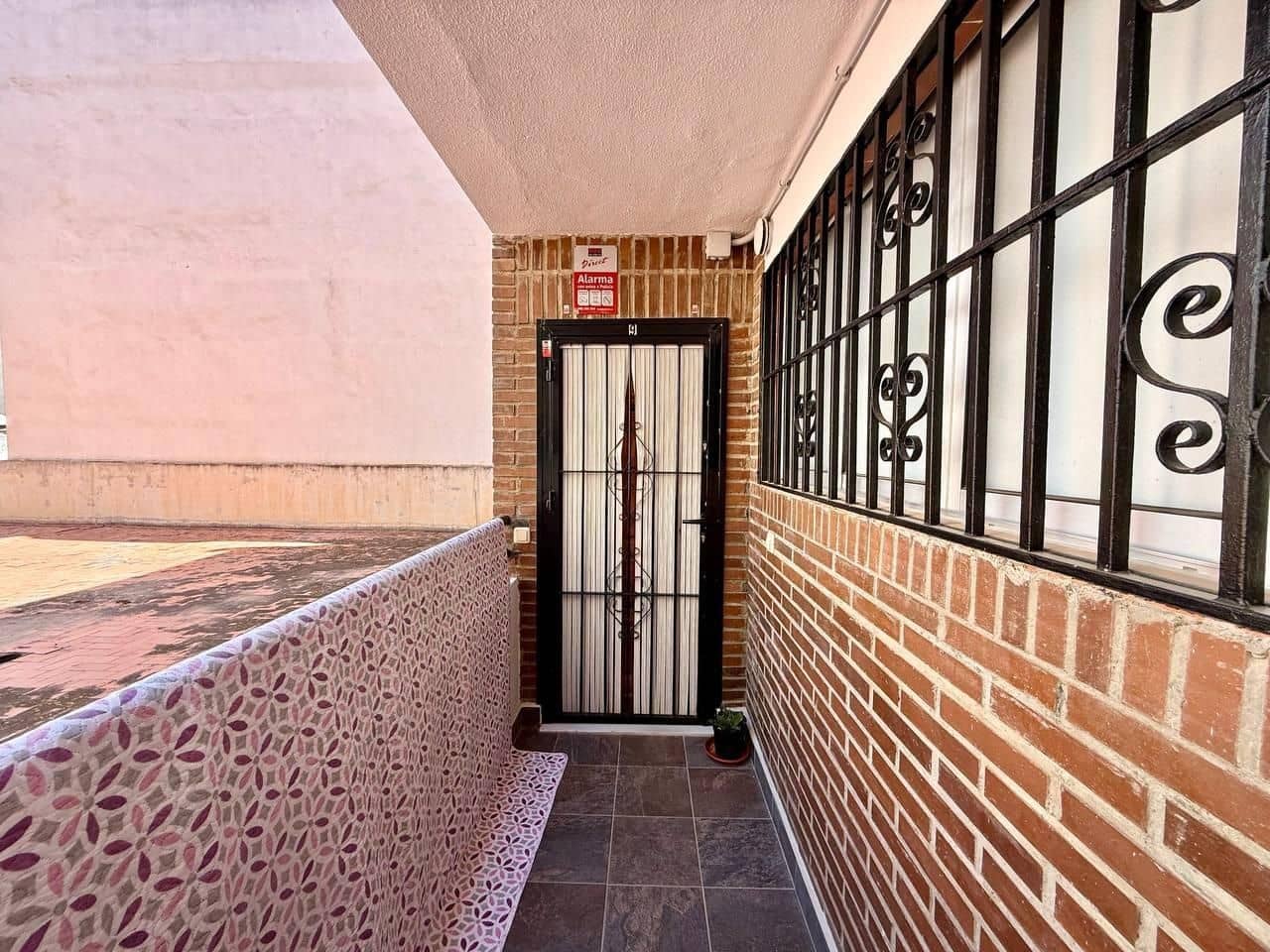 2 bedroom Apartment for sale in Torrevieja - € 129,000 (Ref: 9995836)