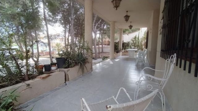 6 sypialnia Willa na sprzedaż w La Siesta, Torrevieja z basenem - 550 000 € (Ref: 9995849)