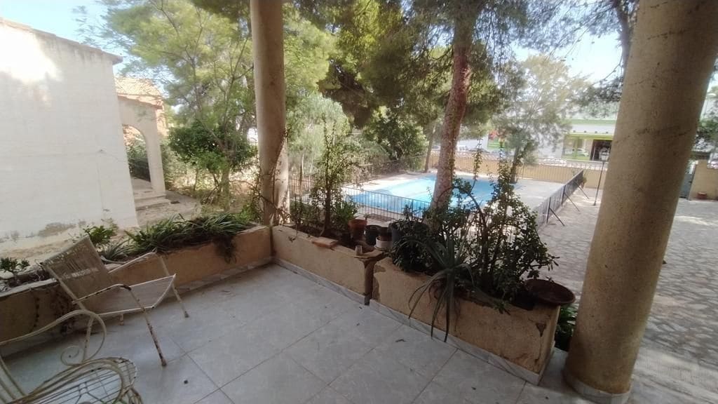 6 sypialnia Willa na sprzedaż w La Siesta z basenem - 550 000 € (Ref: 9995849)