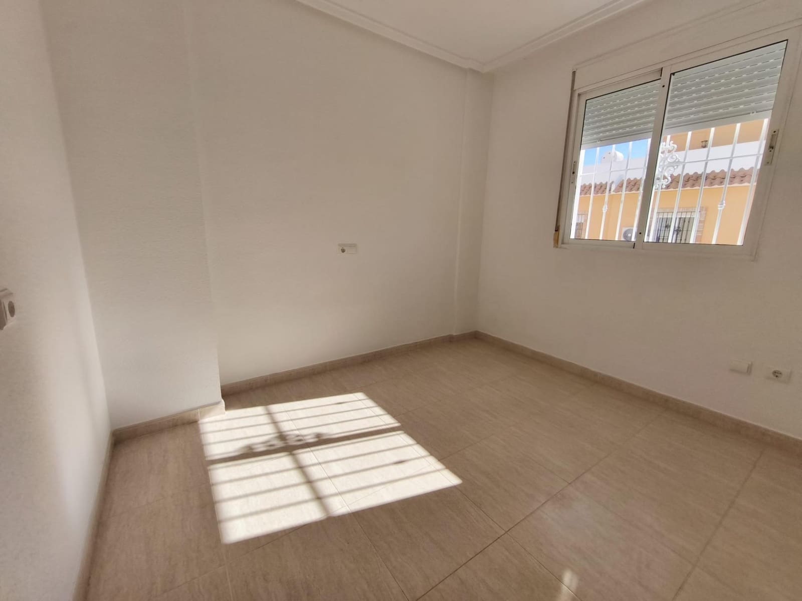 3 makuuhuone Rivitalo myytävänä paikassa Rojales mukana uima-altaan - 289 000 € (Ref: 9995854)