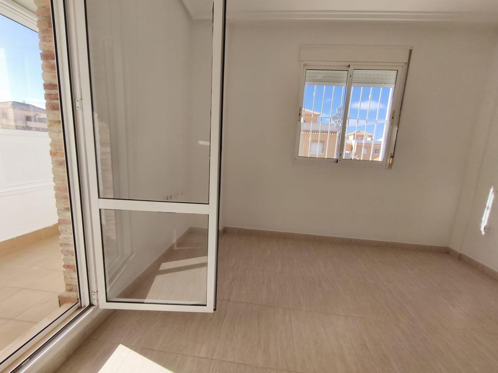 3 makuuhuone Rivitalo myytävänä paikassa Rojales mukana uima-altaan - 289 000 € (Ref: 9995854)