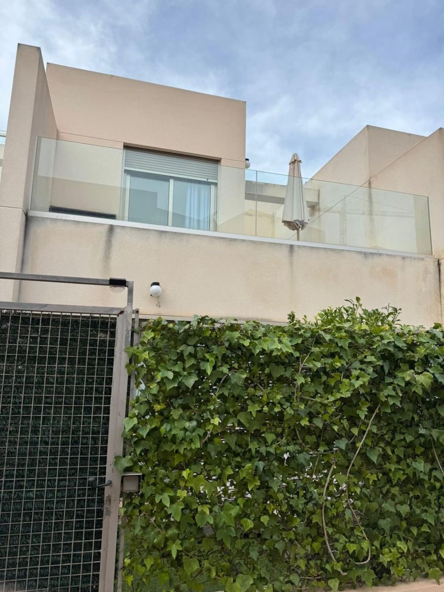 3 bedroom Semi-detached Villa for sale in Punta Prima with pool - € 375,000 (Ref: 9995856)
