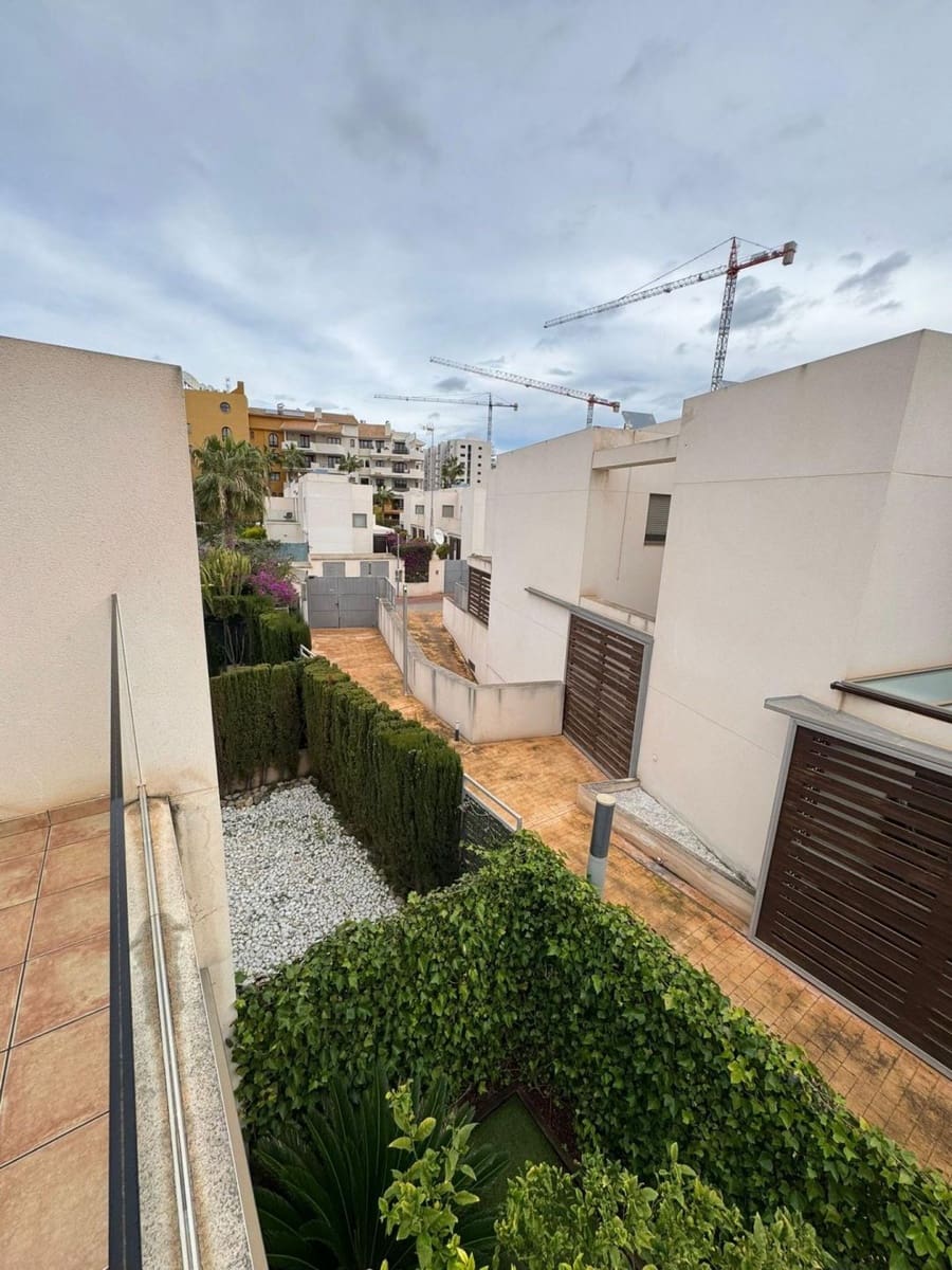 3 bedroom Semi-detached Villa for sale in Punta Prima with pool - € 375,000 (Ref: 9995856)