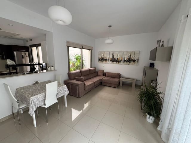3 soveværelse Semi-Rækkehus til salg i Punta Prima, Torrevieja med swimmingpool - € 375.000 (Ref: 9995856)
