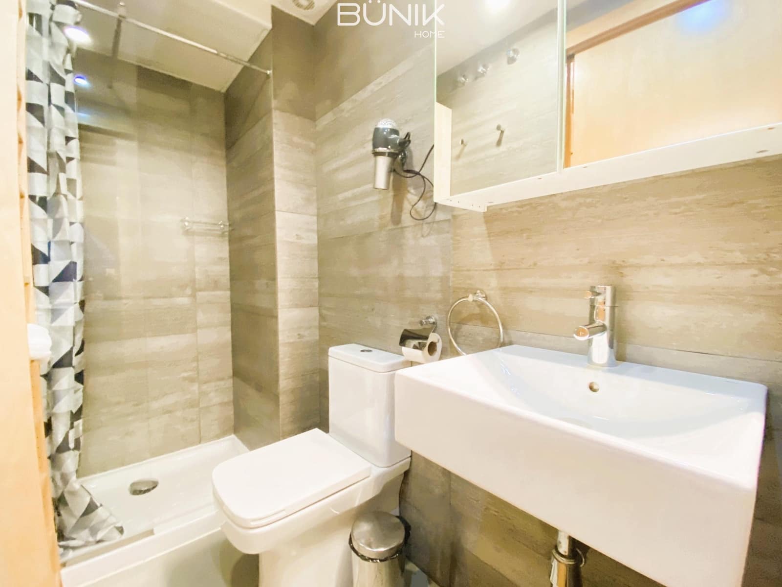 1 soveværelse Lejlighed til leje i Barcelona by - € 1.350 (Ref: 8406186)