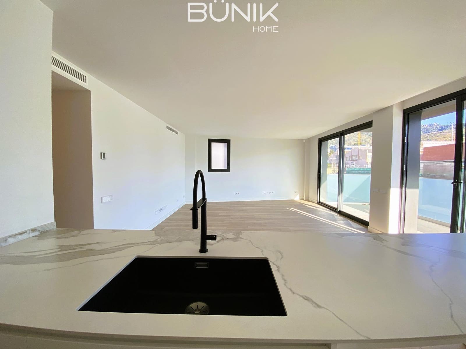 3 slaapkamer Flat te huur in Barcelona stad met zwembad garage - € 3.600 (Ref: 9807472)