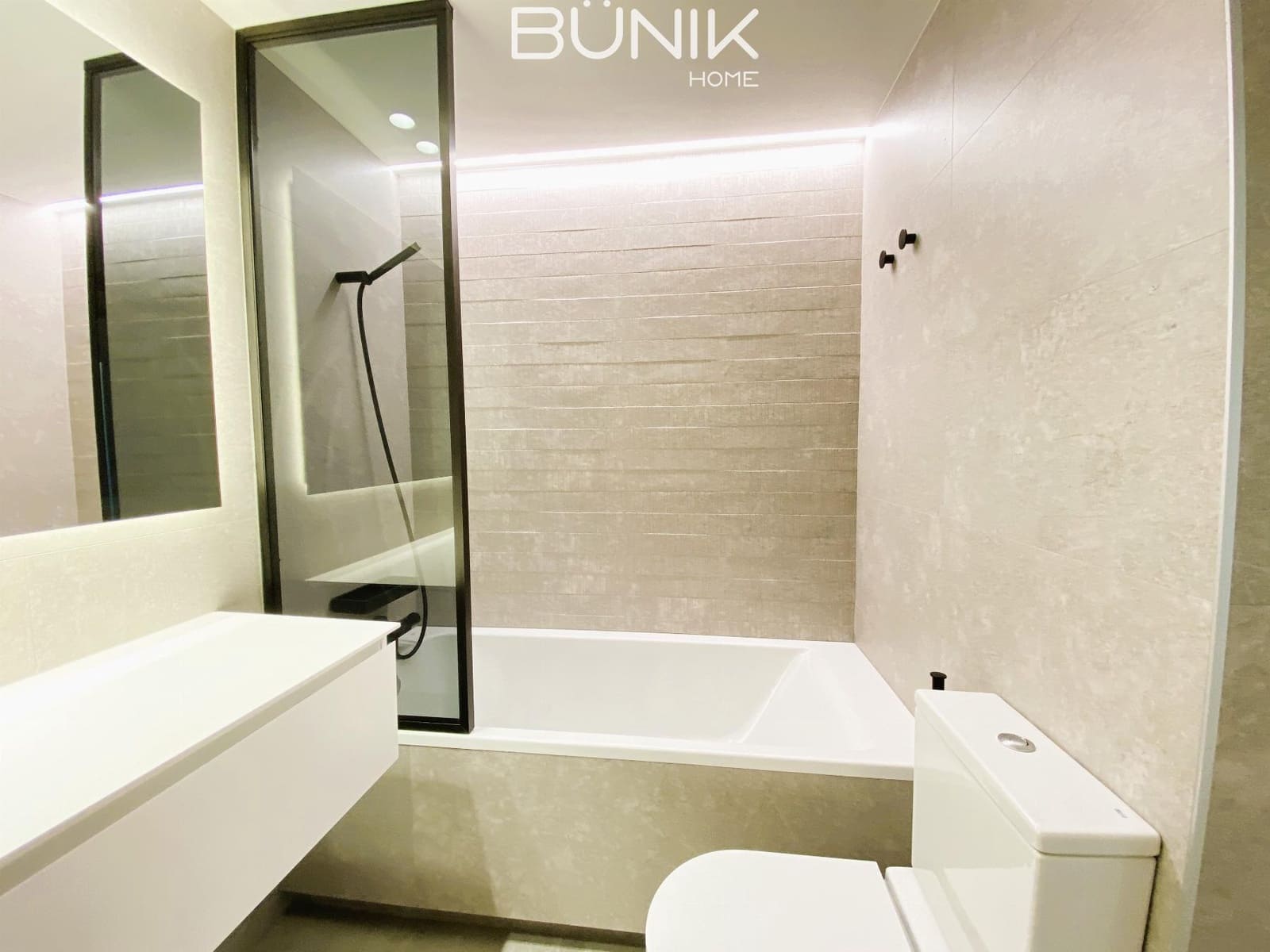 3 slaapkamer Flat te huur in Barcelona stad met zwembad garage - € 3.600 (Ref: 9807472)