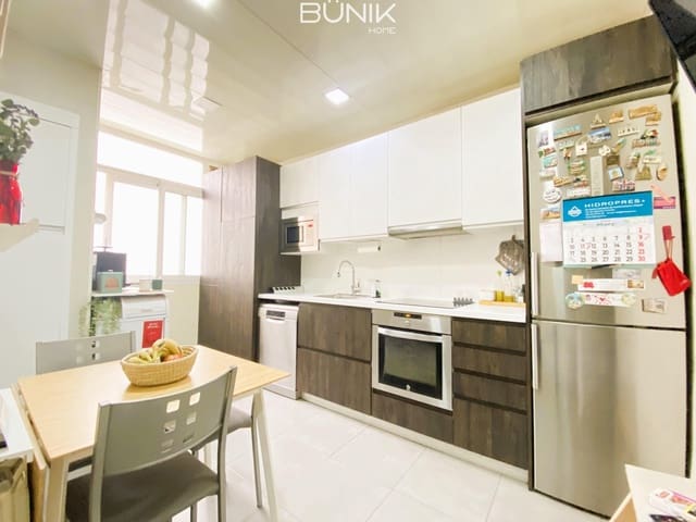 4 slaapkamer Appartement te koop in L'Hospitalet de Llobregat - € 335.000 (Ref: 9830388)