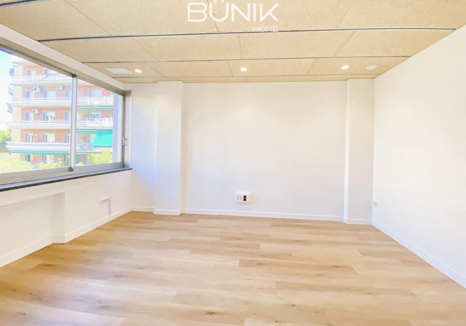 4 soverom Kontor til leie i Barcelona by - € 1 600 (Ref: 9831578)