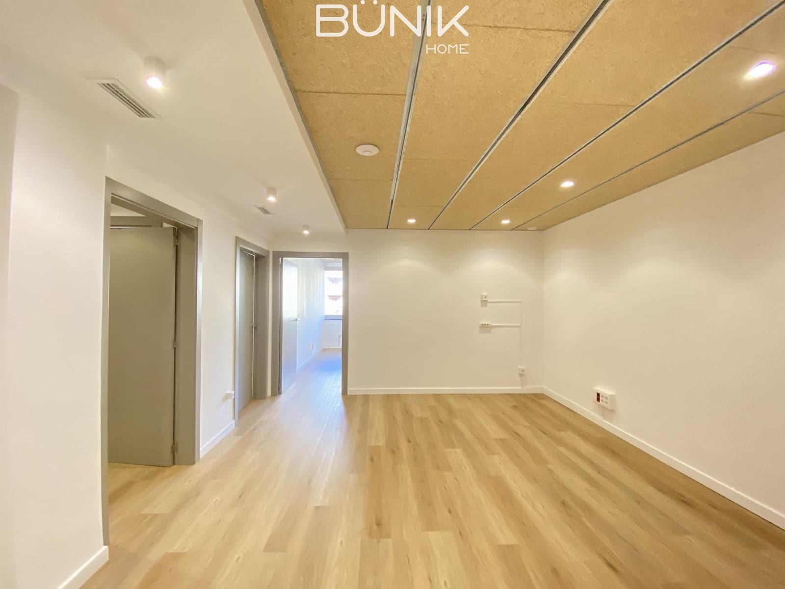 4 soverom Kontor til leie i Barcelona by - € 1 600 (Ref: 9831578)