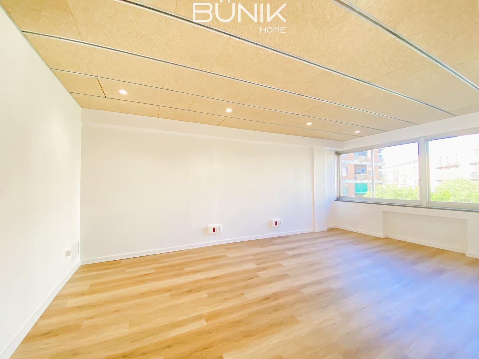 4 soverom Kontor til leie i Barcelona by - € 1 600 (Ref: 9831578)