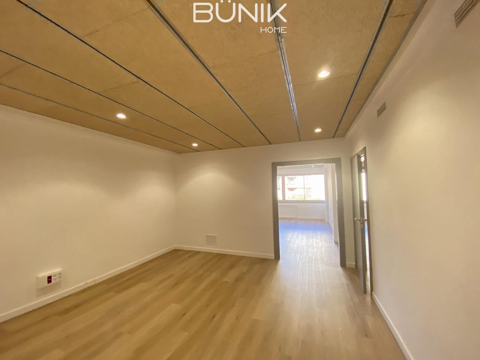 4 soverom Kontor til leie i Barcelona by - € 1 600 (Ref: 9831578)