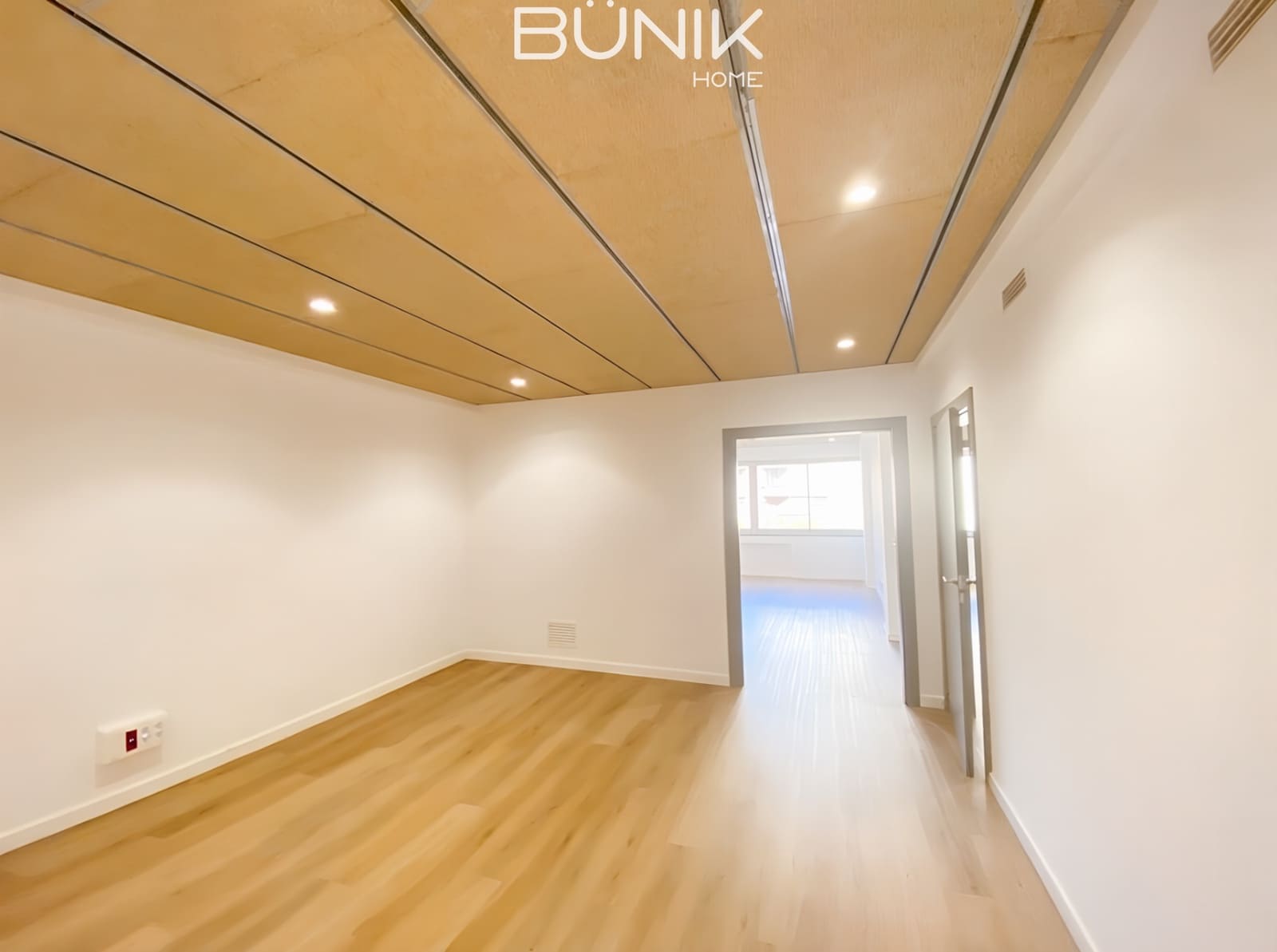 4 soverom Kontor til leie i Barcelona by - € 1 600 (Ref: 9831578)