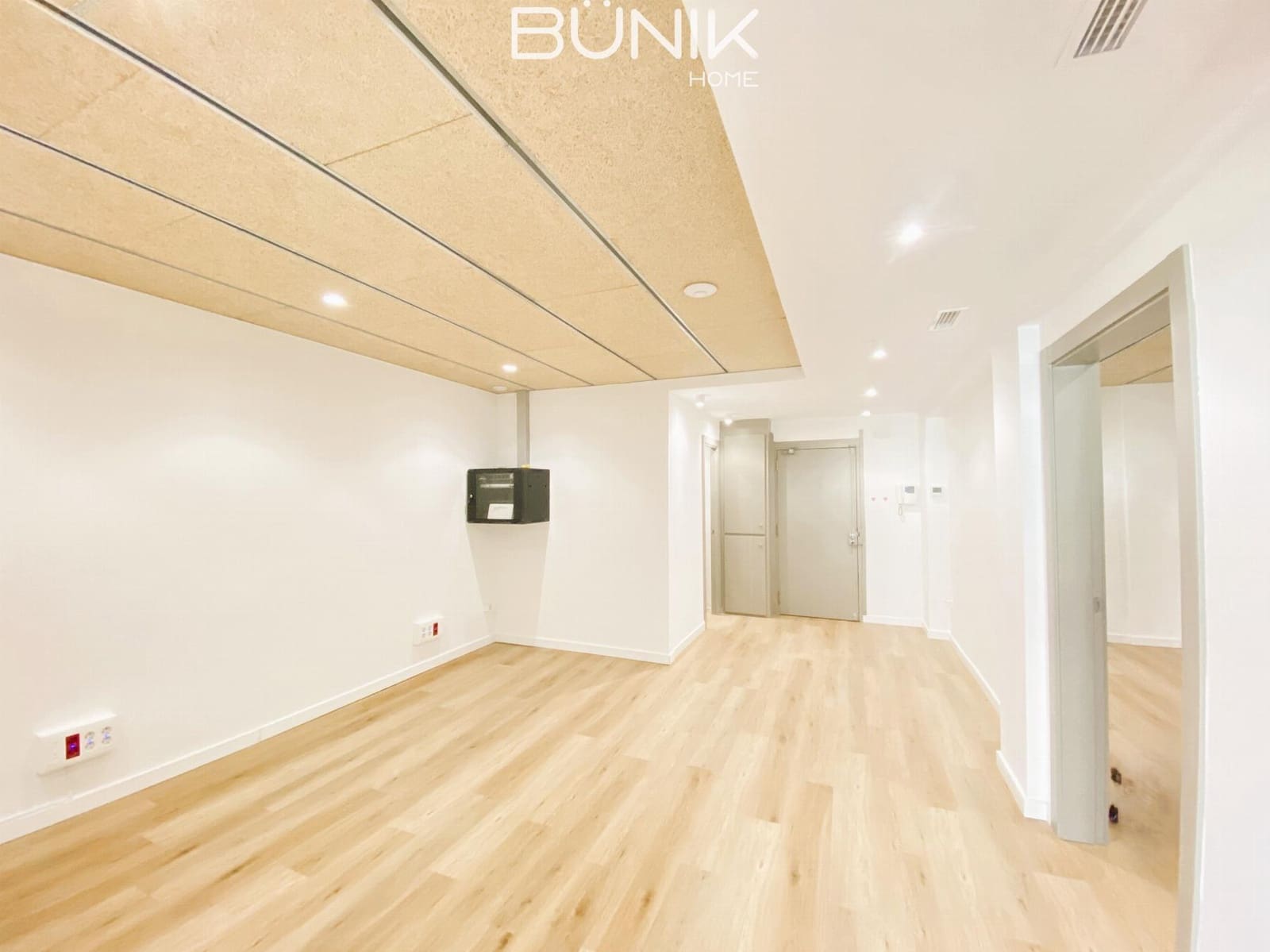 4 soverom Kontor til leie i Barcelona by - € 1 600 (Ref: 9831578)