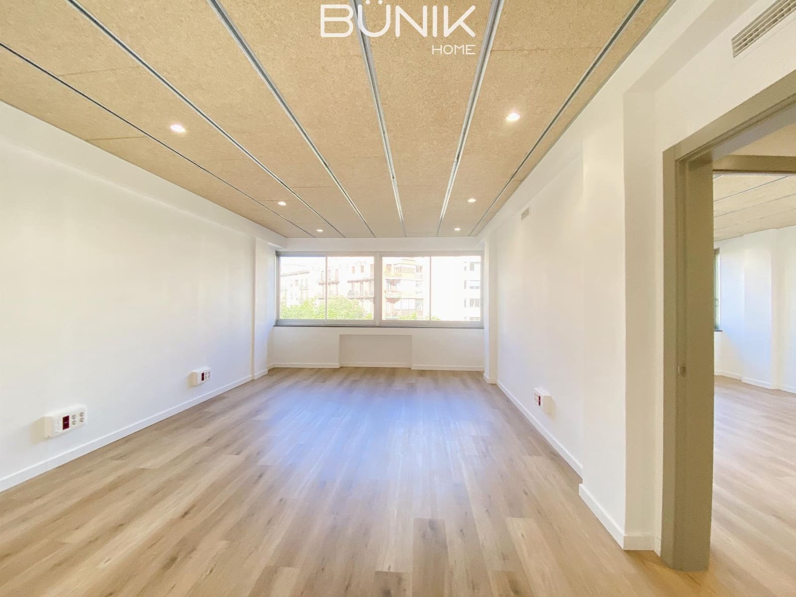 4 soverom Kontor til leie i Barcelona by - € 1 600 (Ref: 9831578)