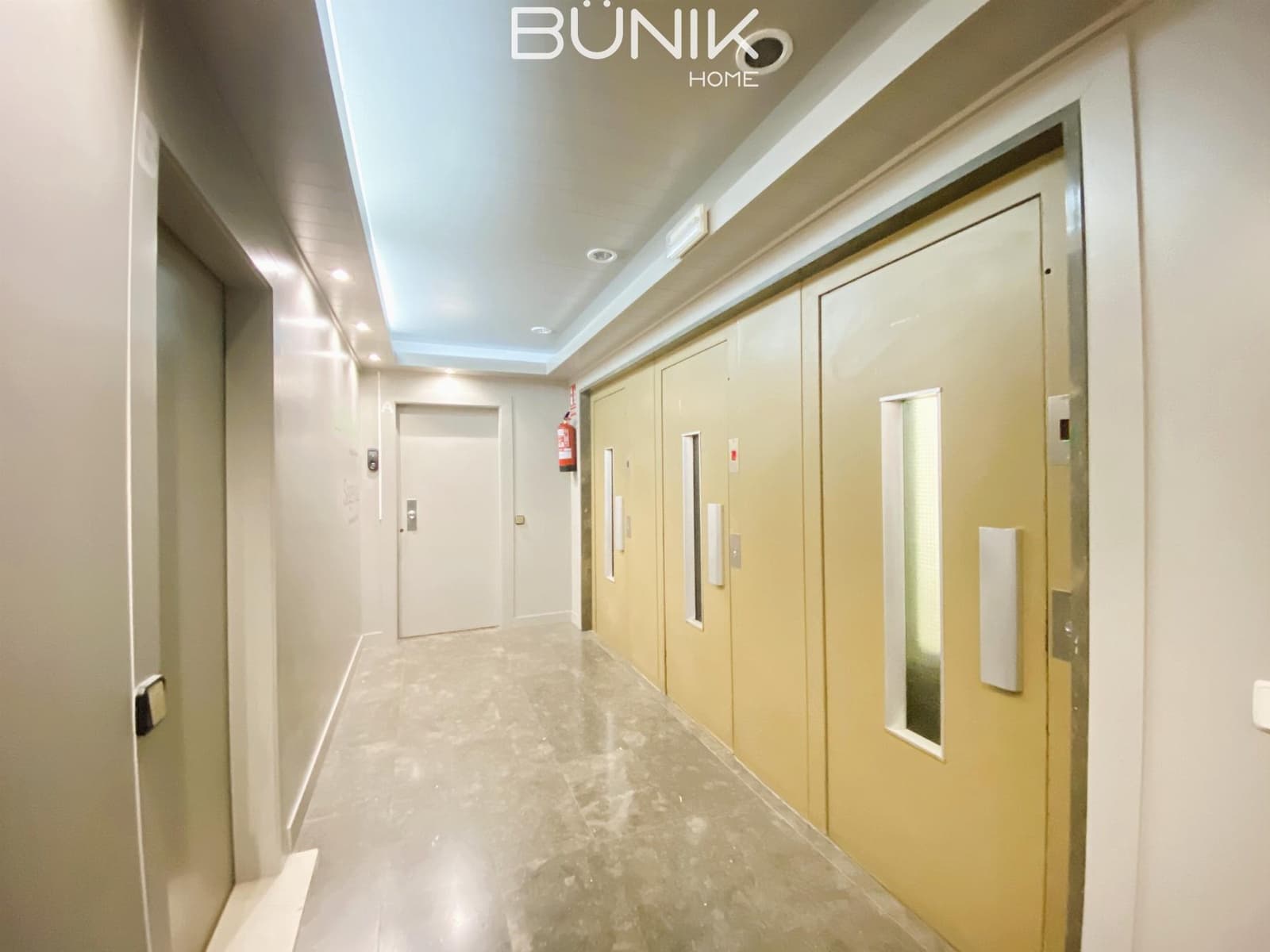 4 soverom Kontor til leie i Barcelona by - € 1 600 (Ref: 9831578)