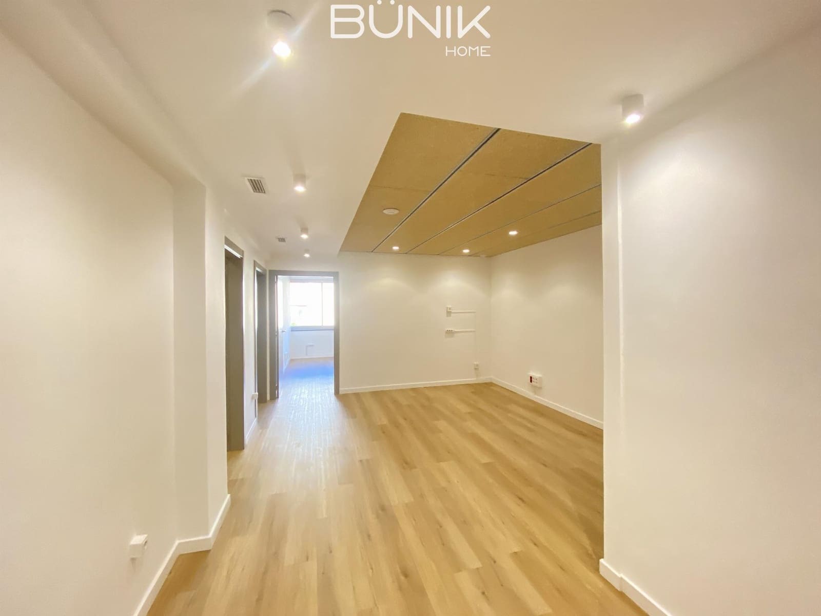 4 soverom Kontor til leie i Barcelona by - € 1 600 (Ref: 9831578)