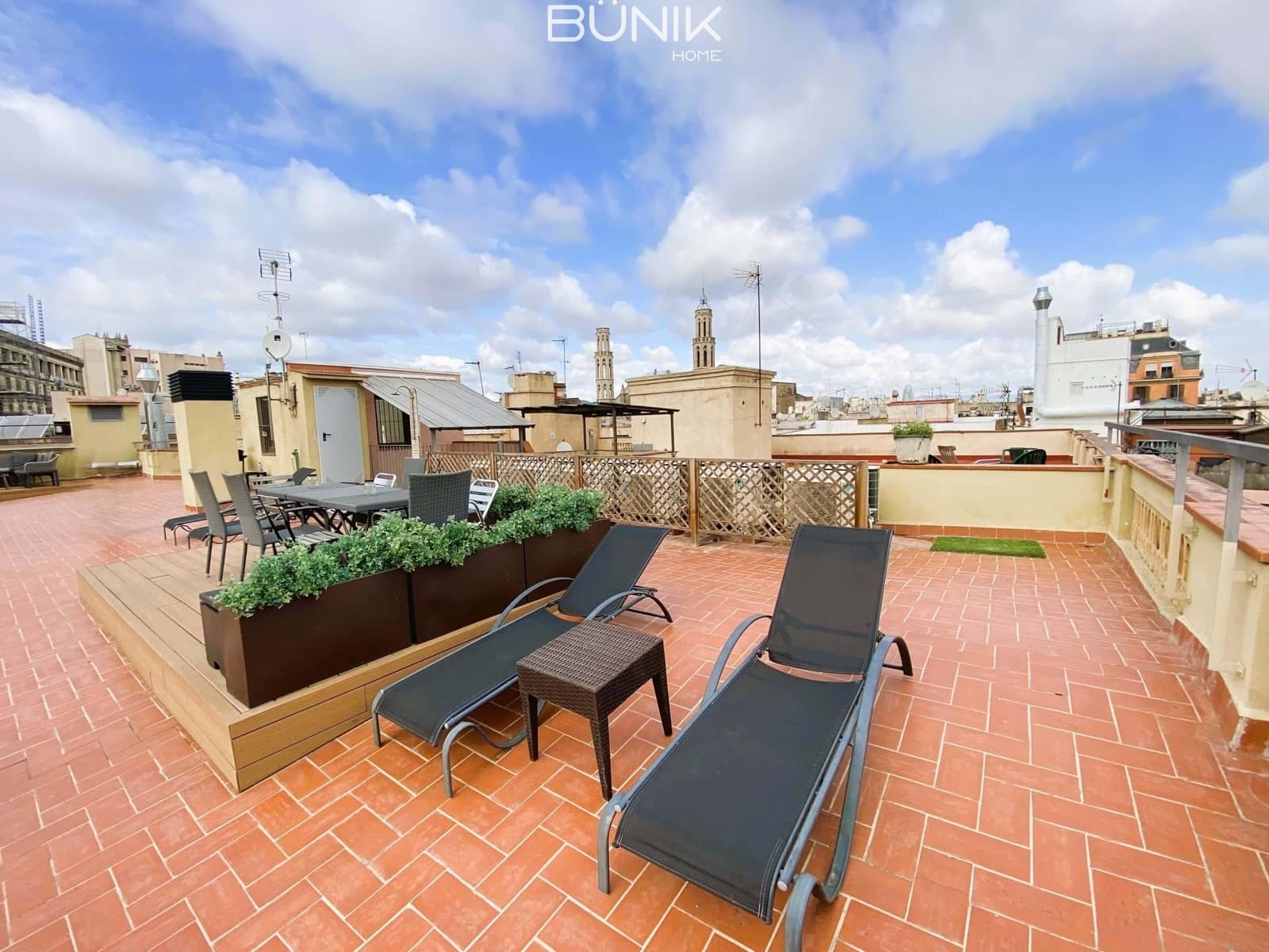 2 bedroom Flat for rent in Barcelona city - € 2,000 (Ref: 9834822)