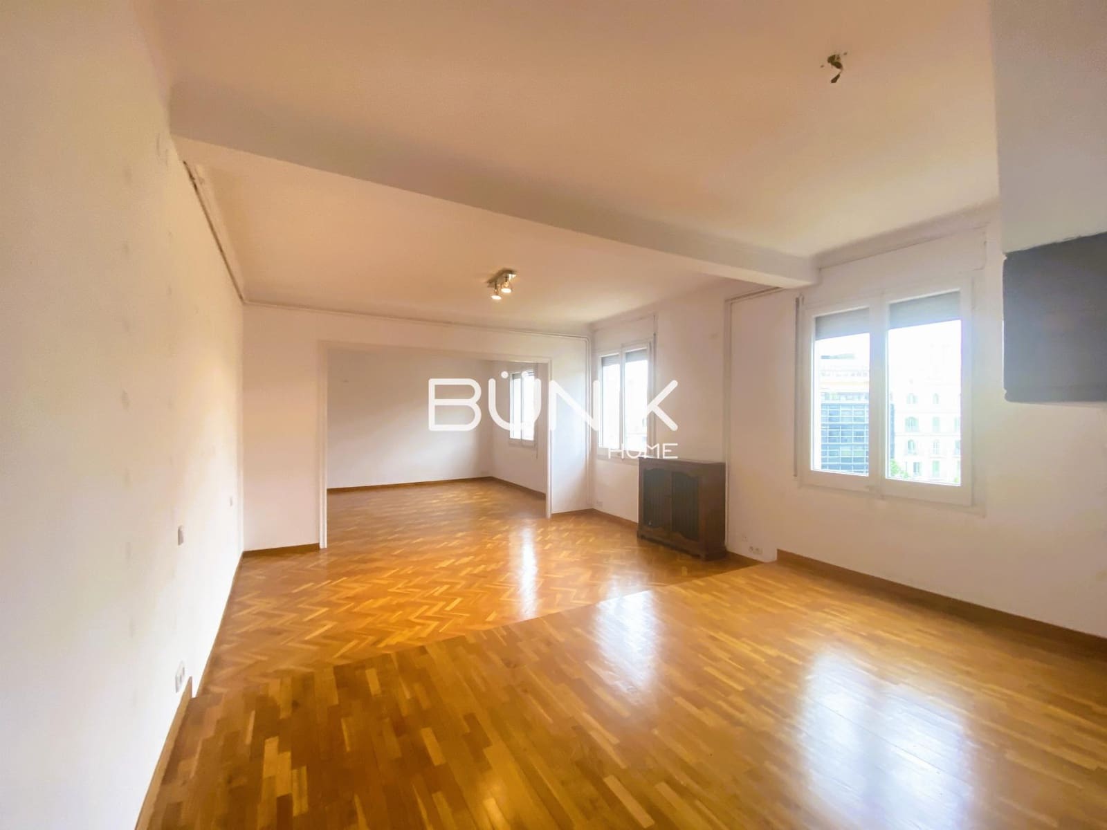 Oficina de 4 habitaciones en Barcelona ciudad en alquiler - 4.000 € (Ref: 9867940)