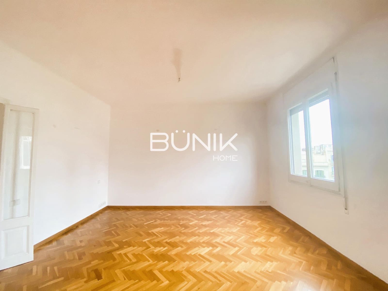 Oficina de 4 habitaciones en Barcelona ciudad en alquiler - 4.000 € (Ref: 9867940)