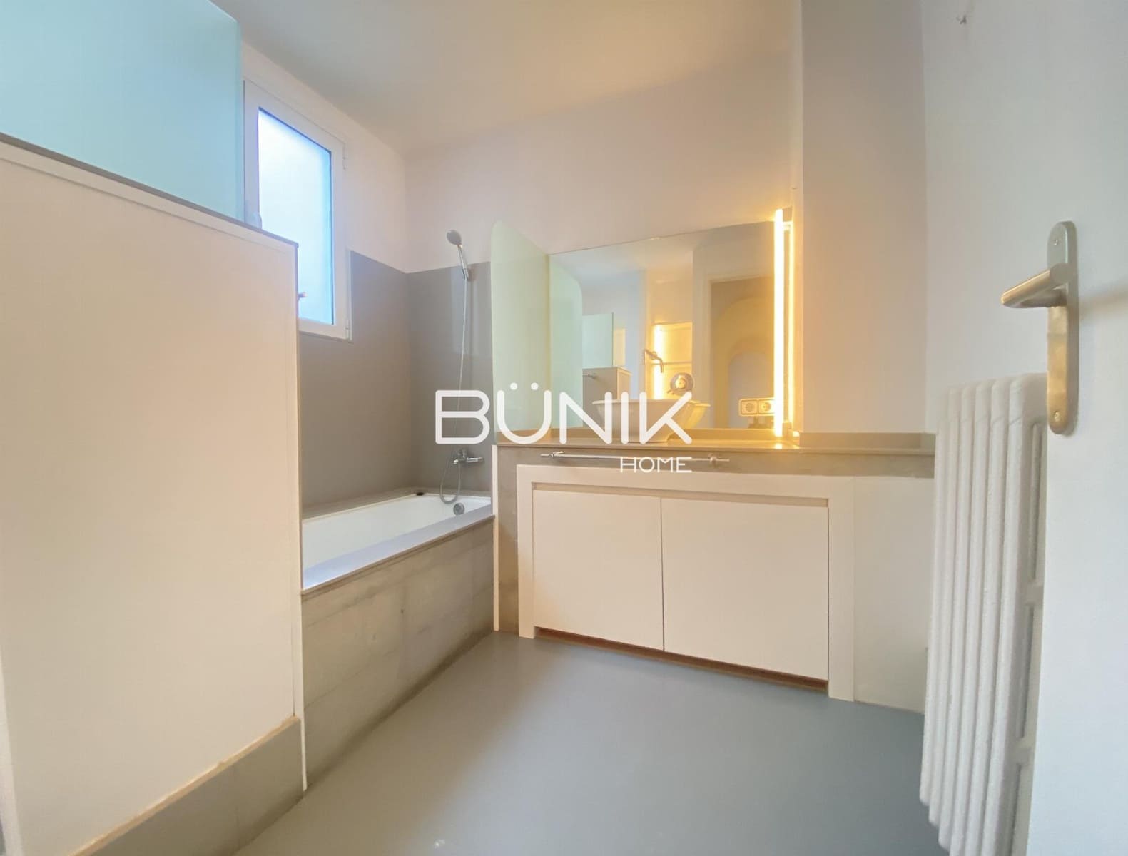 Oficina de 4 habitaciones en Barcelona ciudad en alquiler - 4.000 € (Ref: 9867940)
