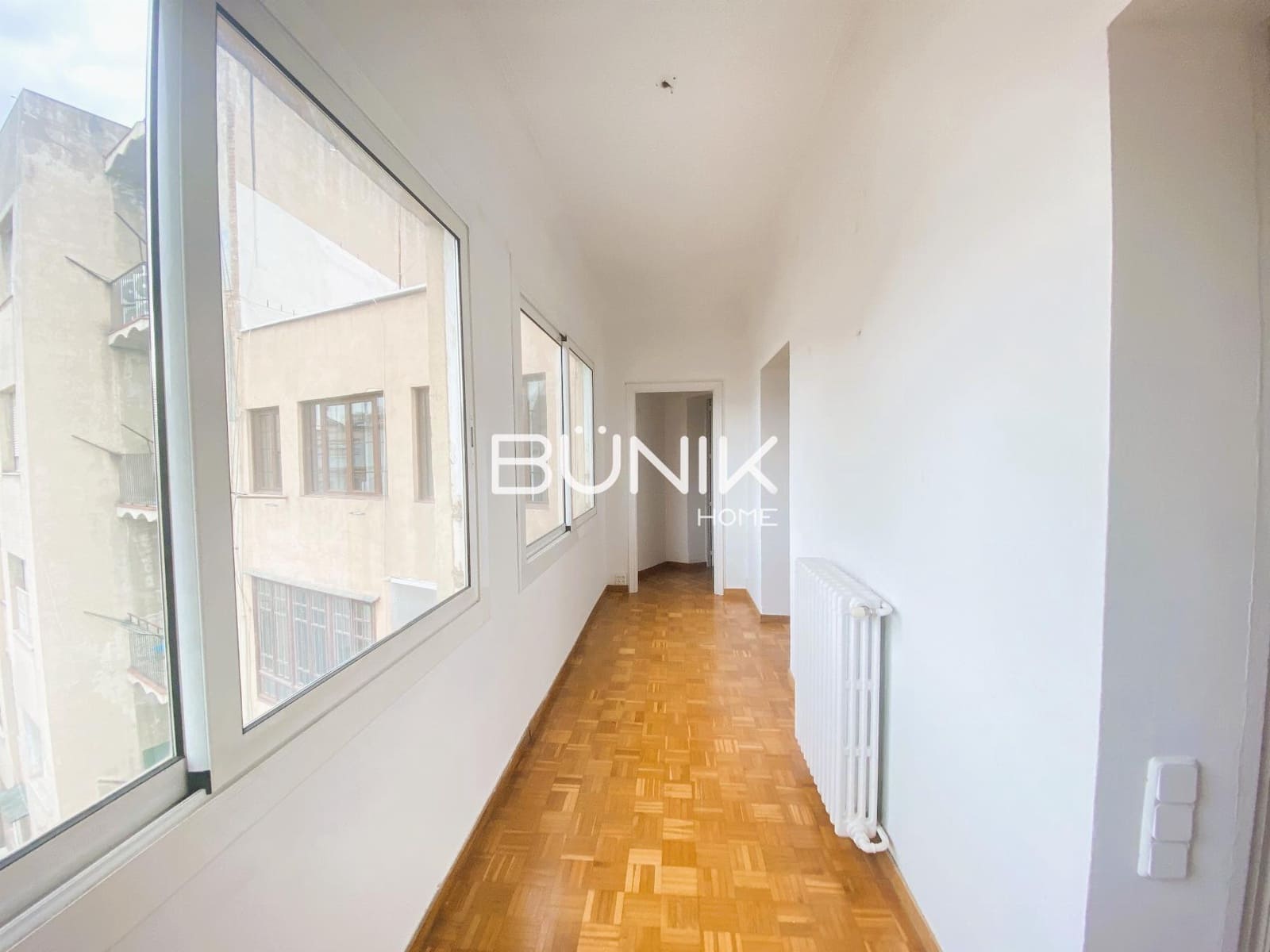 Oficina de 4 habitaciones en Barcelona ciudad en alquiler - 4.000 € (Ref: 9867940)