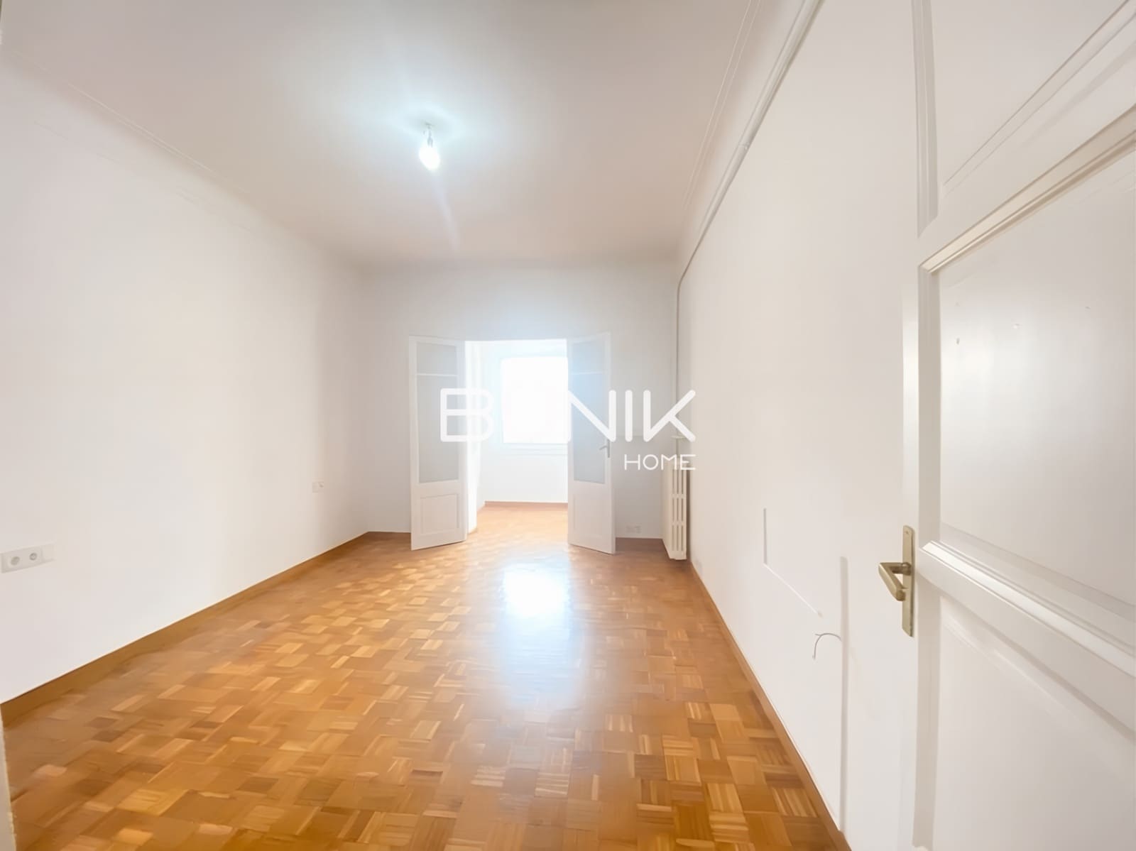 Oficina de 4 habitaciones en Barcelona ciudad en alquiler - 4.000 € (Ref: 9867940)