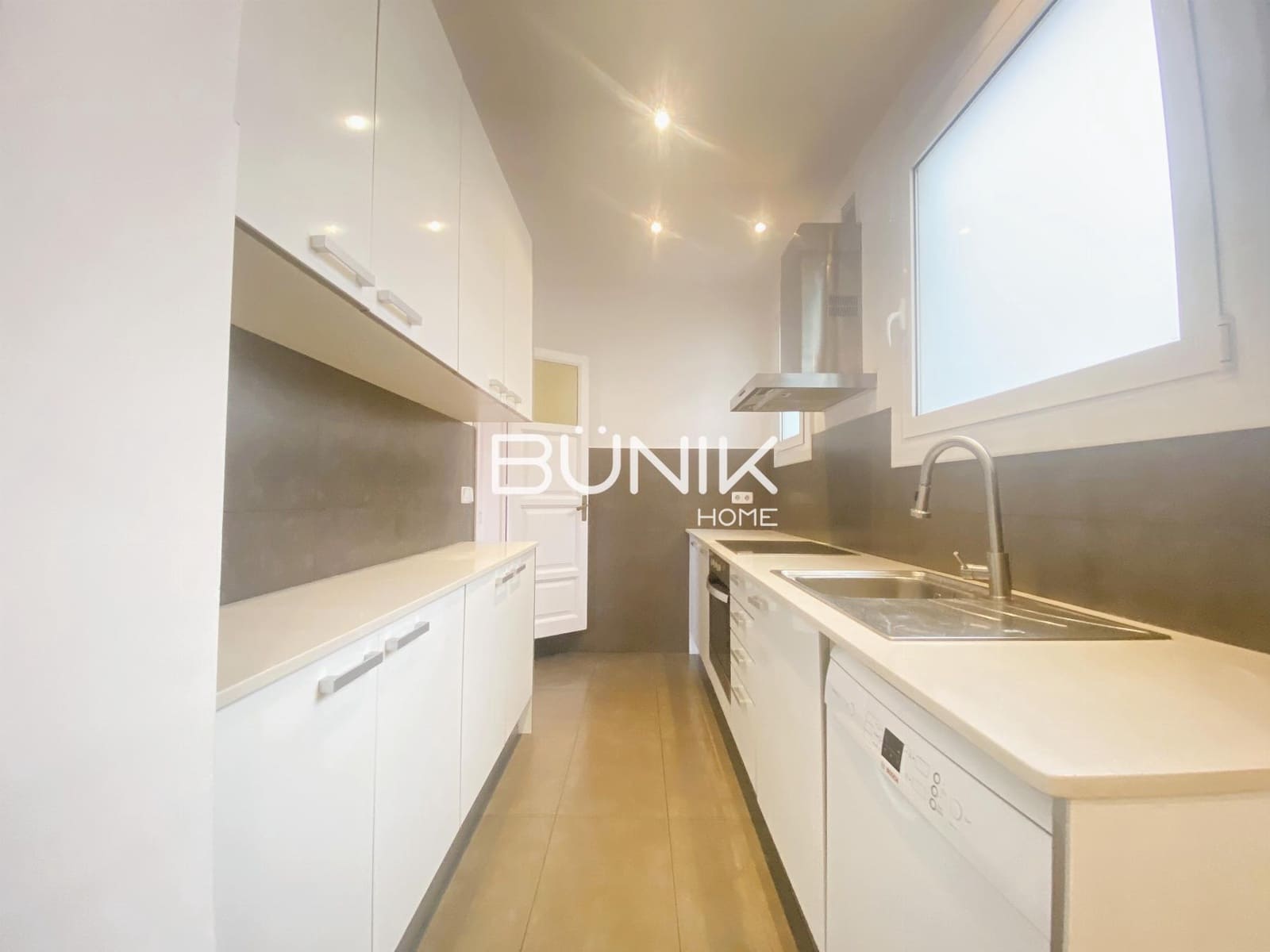 Oficina de 4 habitaciones en Barcelona ciudad en alquiler - 4.000 € (Ref: 9867940)