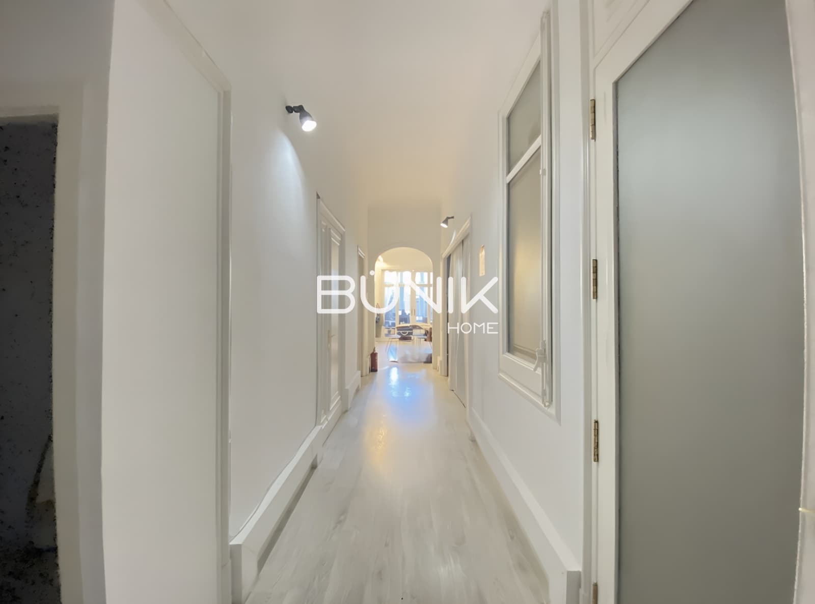 10 bedroom Office for rent in Barcelona city - € 4,500 (Ref: 9873541)